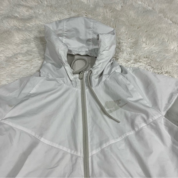 Women’s Nike Tech liberty windrunner 886268-100 jacket XS - Picture 9 of 16